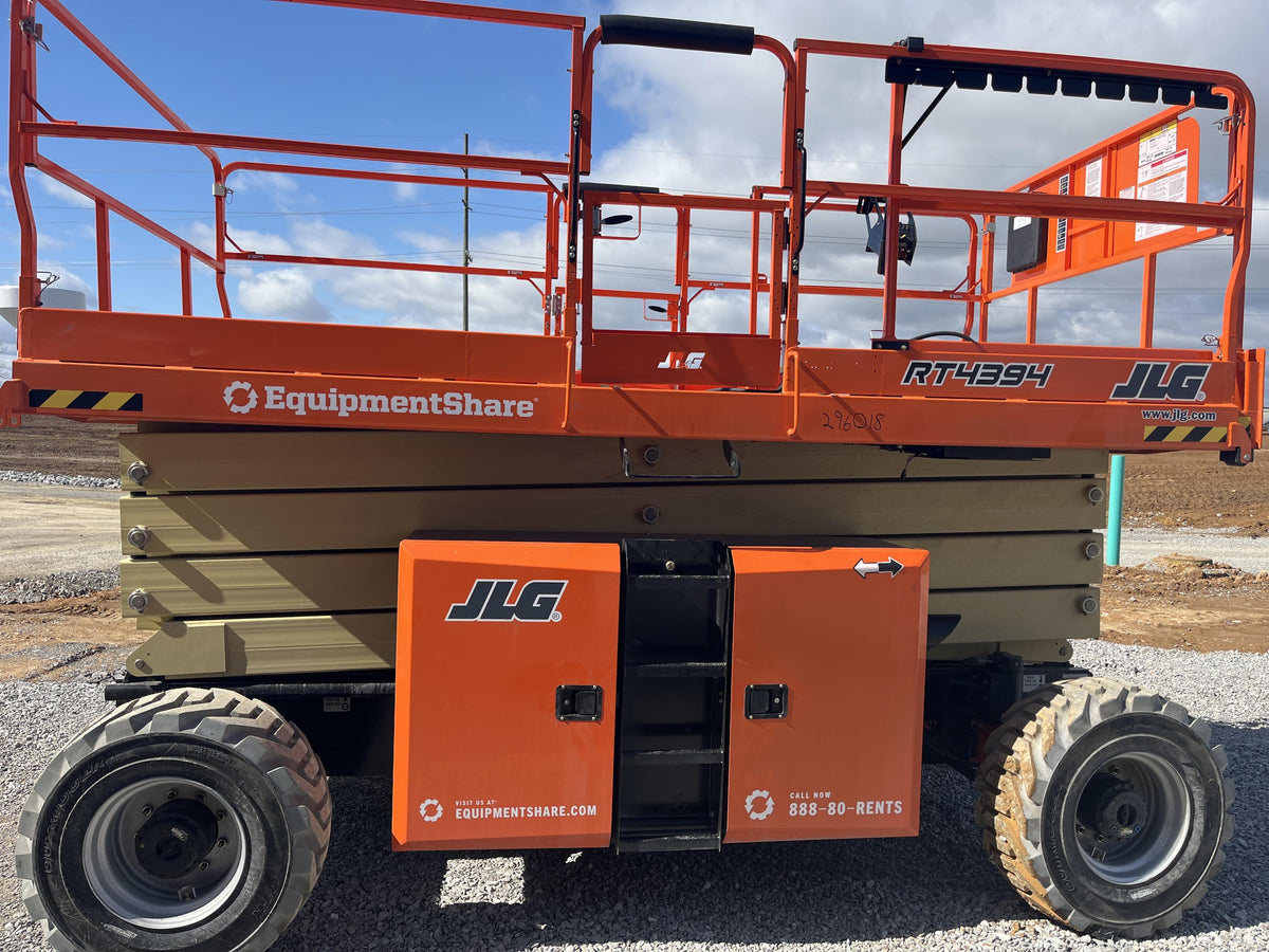 2023 JLG RT4394
