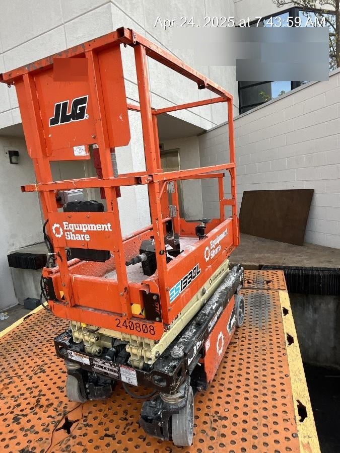 2022 JLG ES1330L