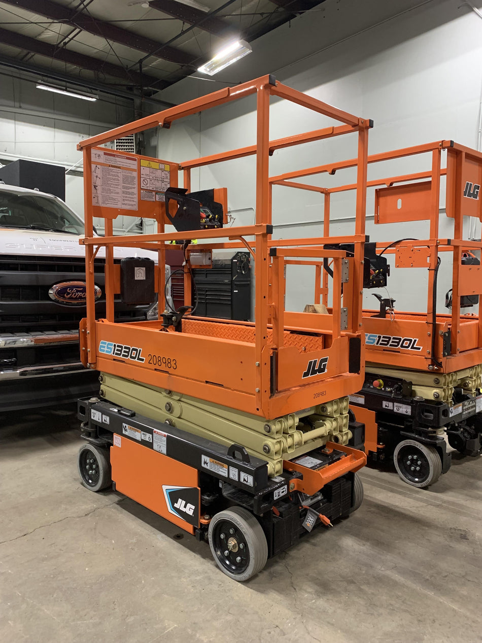 2022 JLG ES1330L