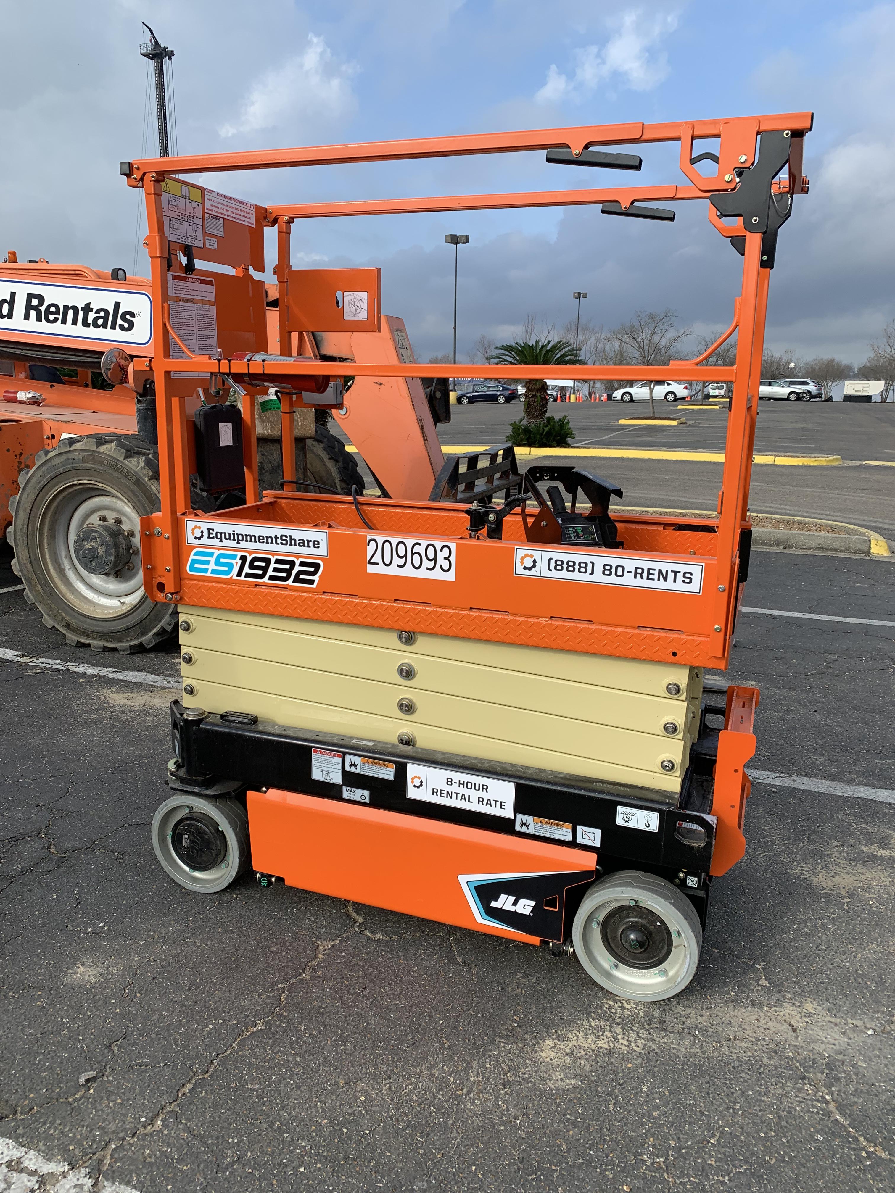 2022 JLG ES1932