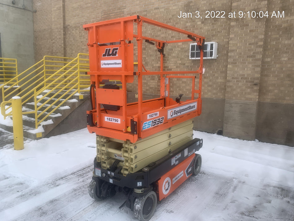 2021 JLG ES1932