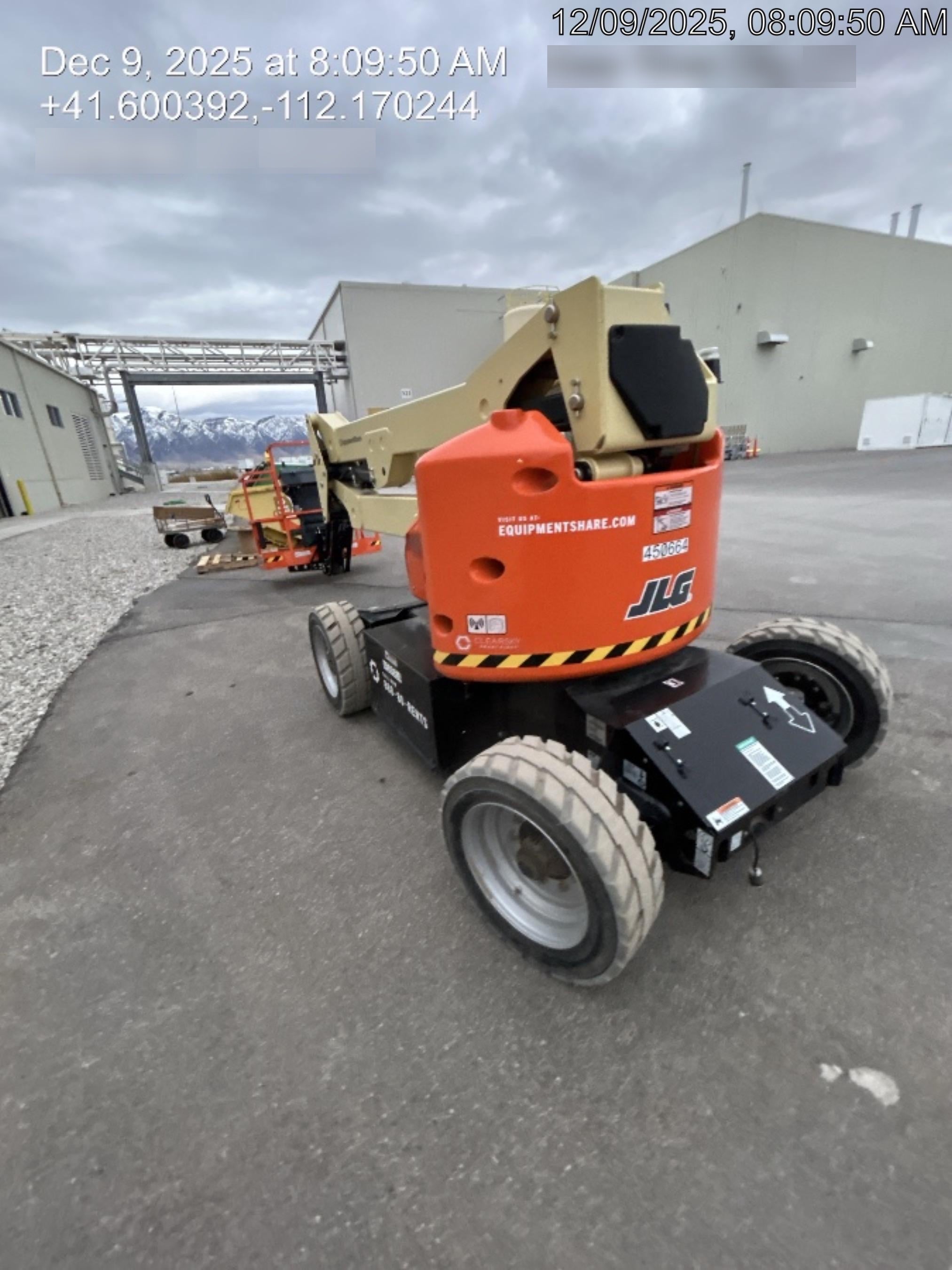 2024 JLG E450AJ