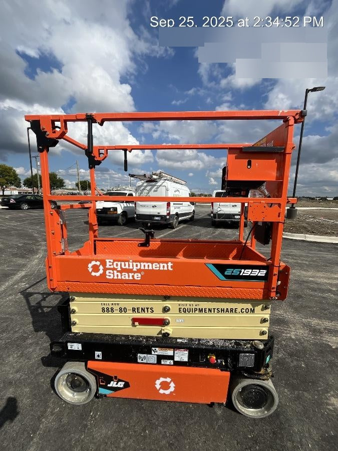 2025 JLG ES1932