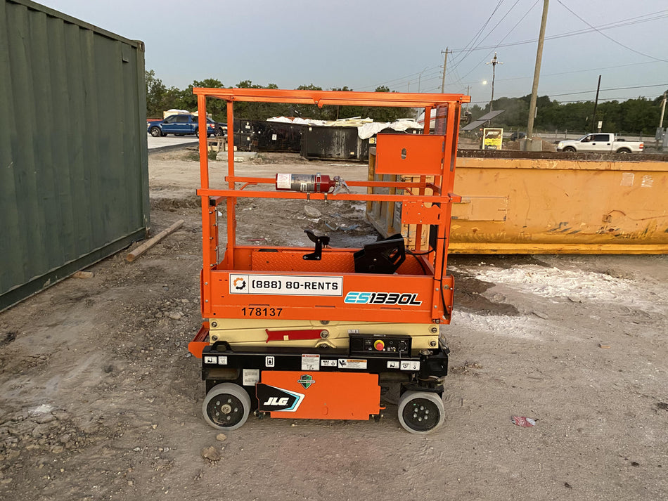 2021 JLG ES1330L