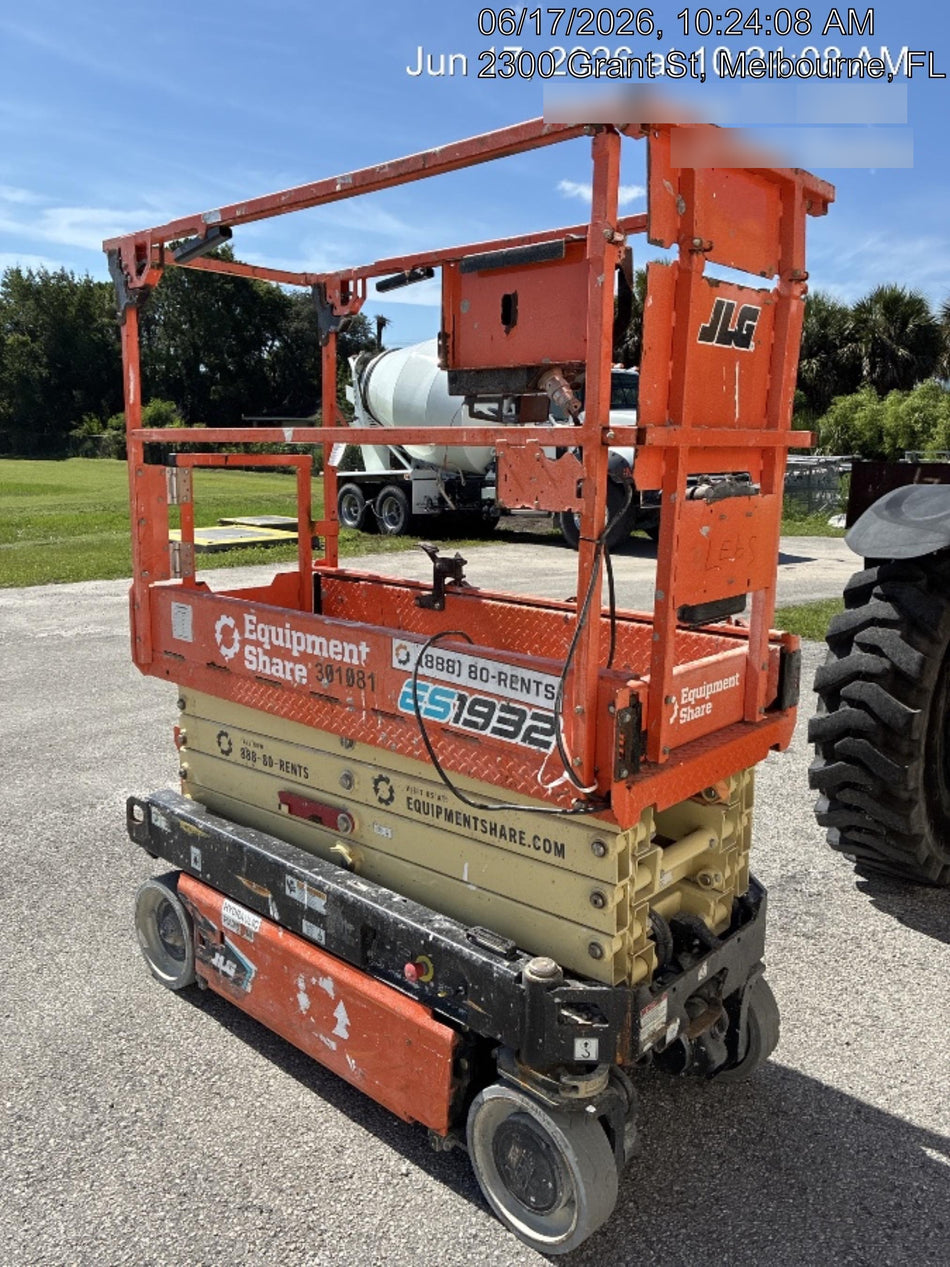 2023 JLG ES1932