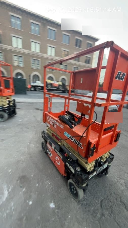 2022 JLG ES1330L