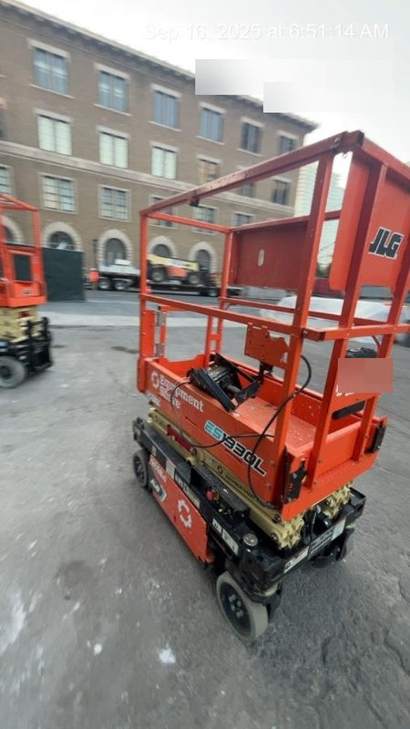 2022 JLG ES1330L