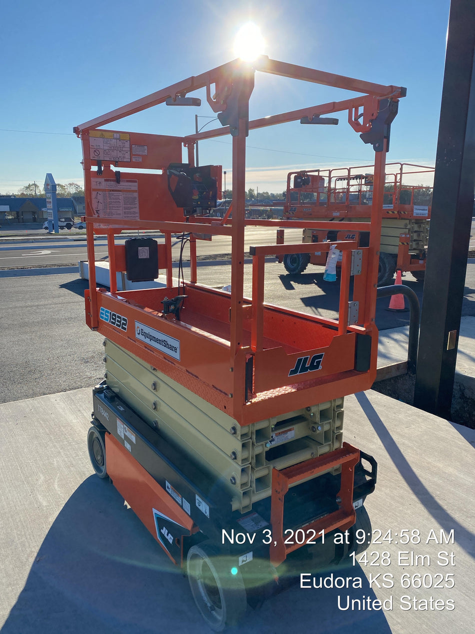 2021 JLG ES1932