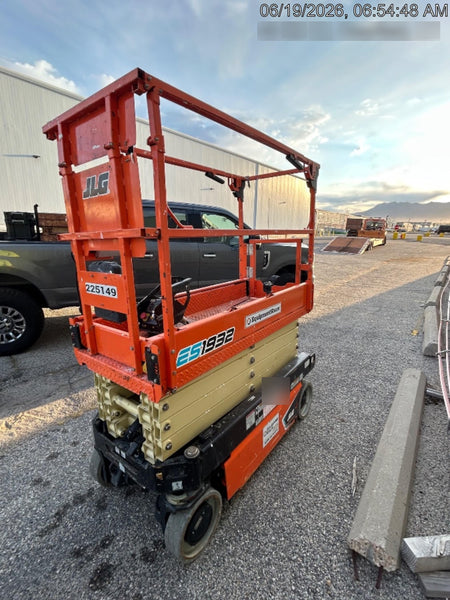 2022 JLG ES1932