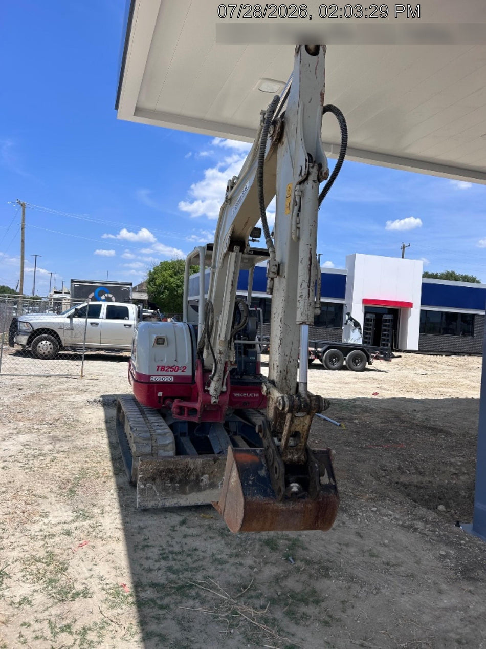 2022 TAKEUCHI TB250-2R