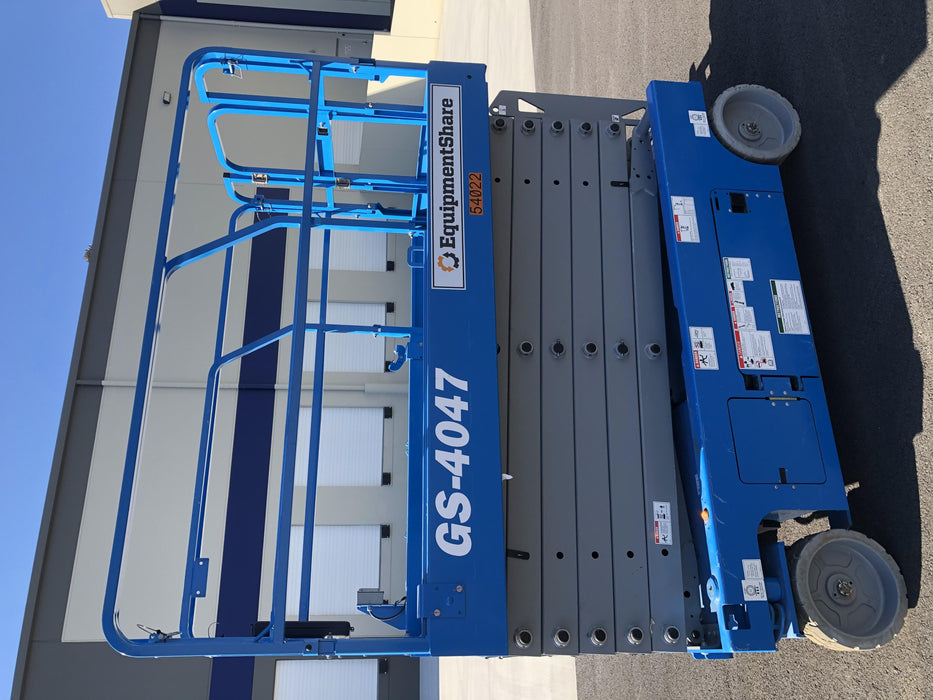 2019 Genie GS-4047 Folding rails with half height swing gate, 800W Inverter