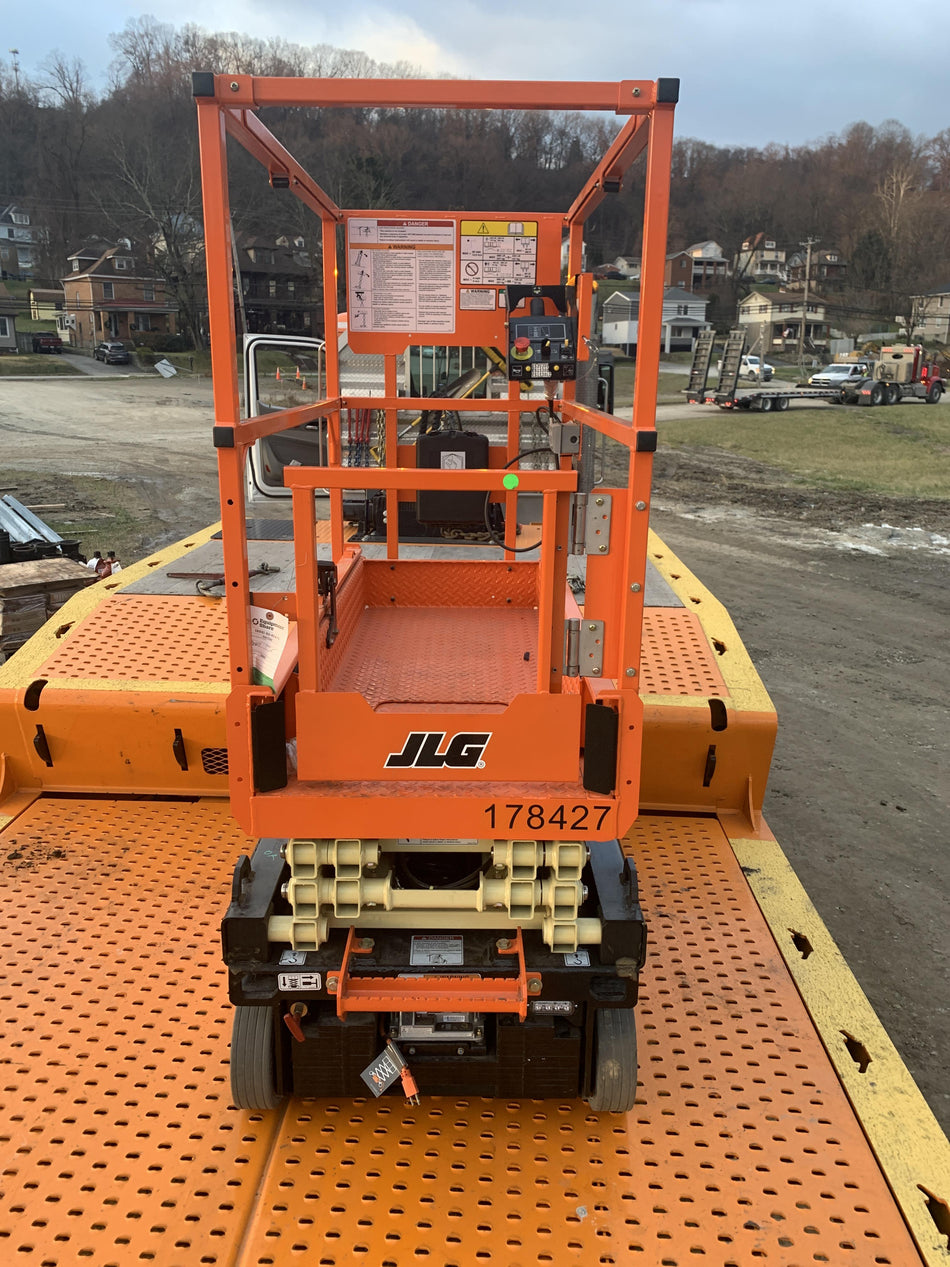 2021 JLG ES1330L