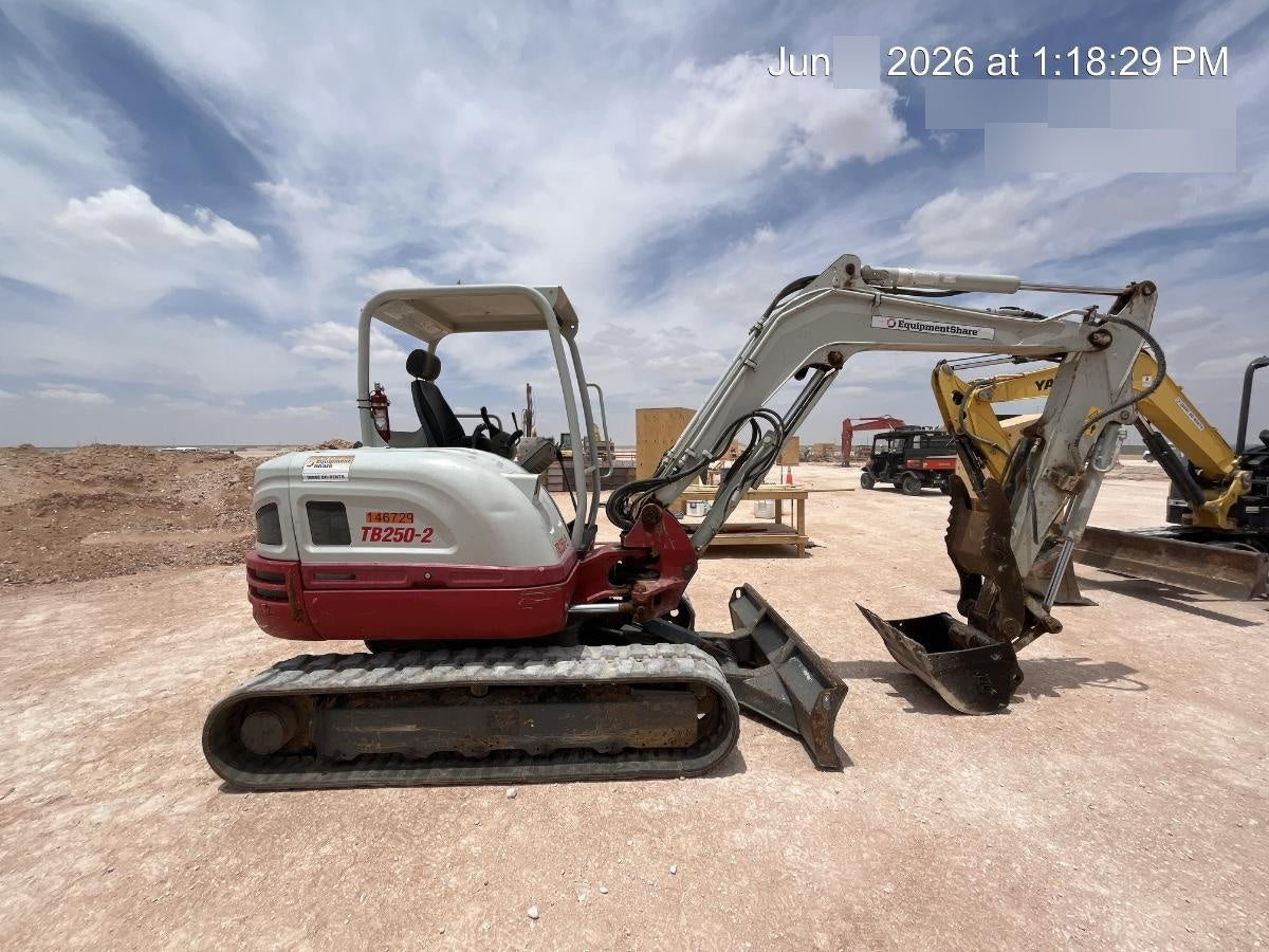 2021 TAKEUCHI TB250-2