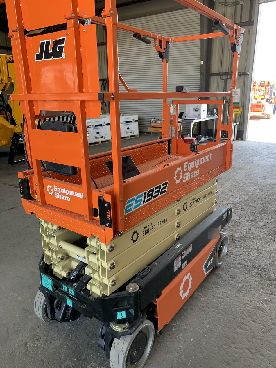 2022 JLG ES1932