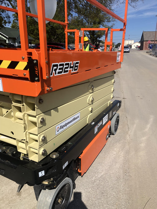 2021 JLG R3246