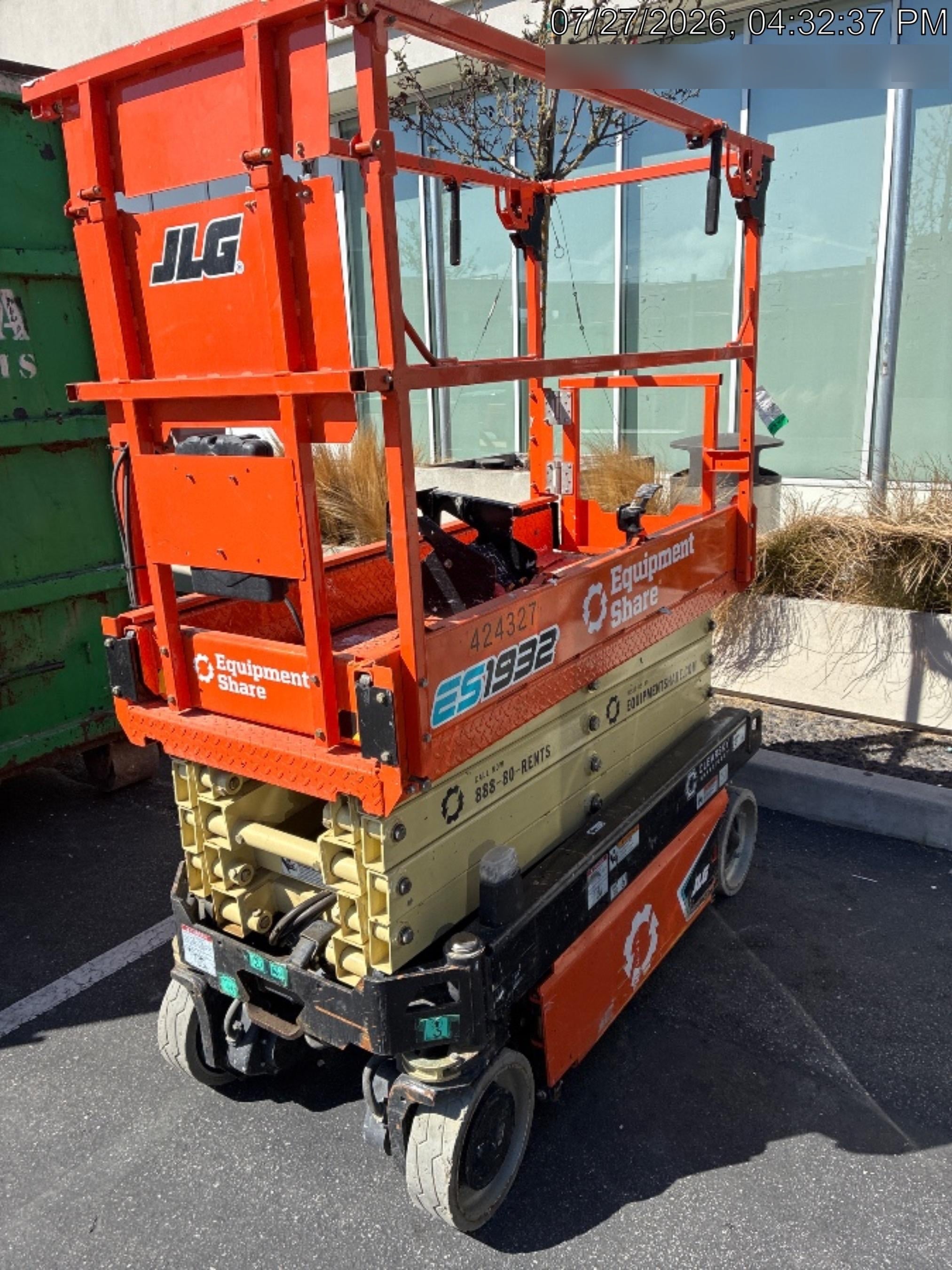 2024 JLG ES1932