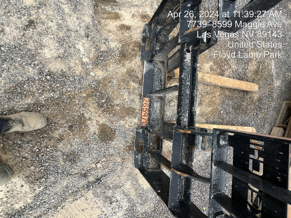 2021 TAKEUCHI 48" Pallet Forks - Takeuchi