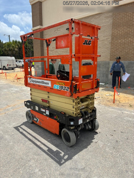 2021 JLG ES1932
