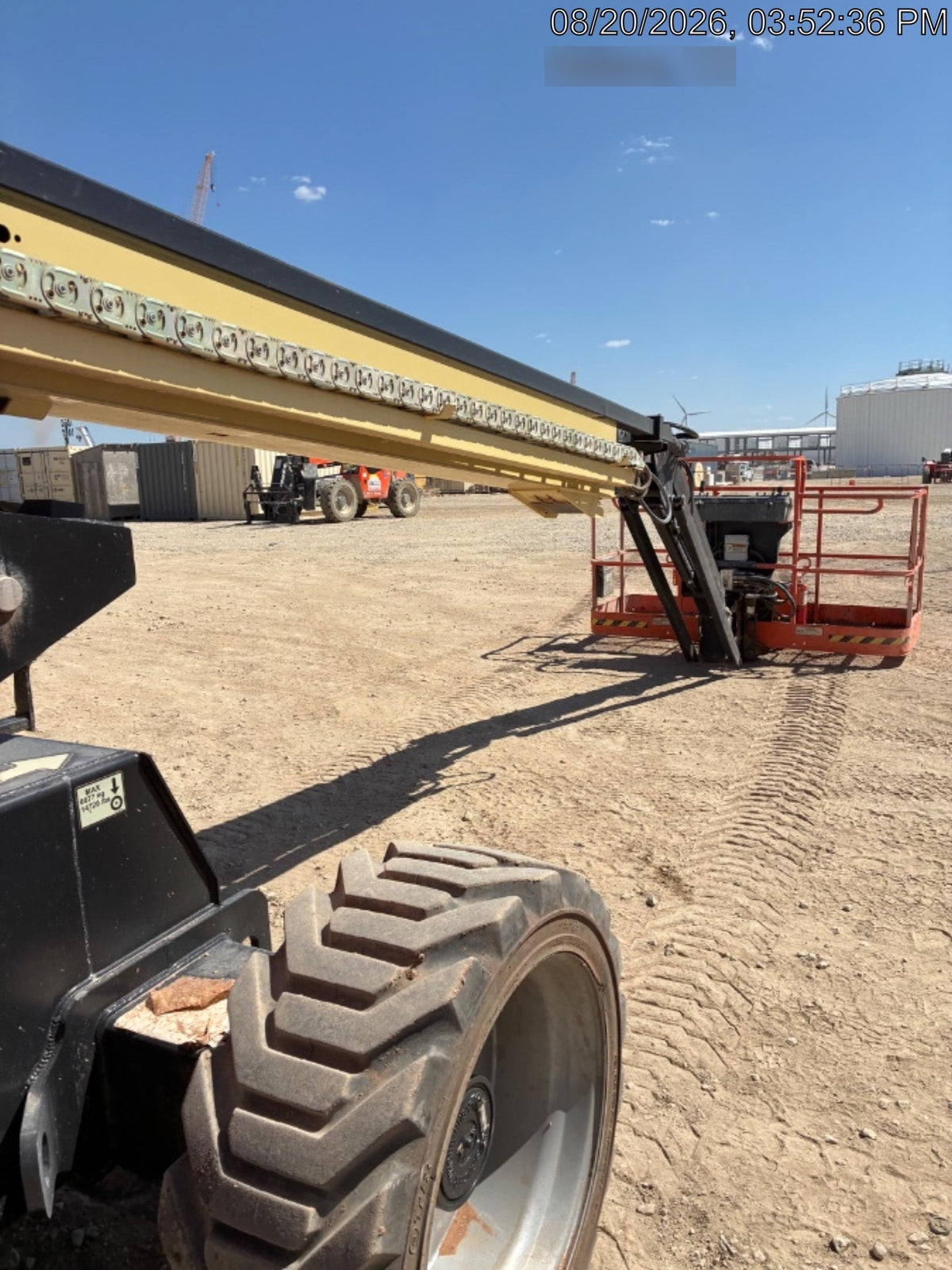2023 JLG 660SJ