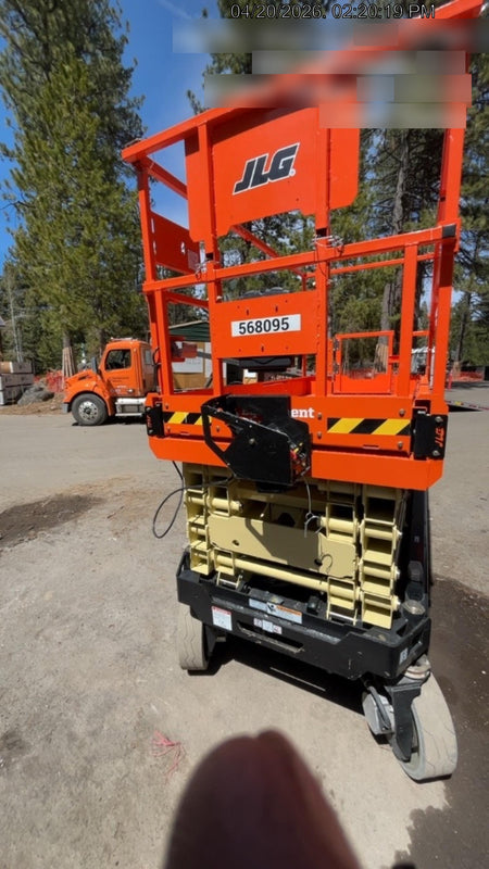 2025 JLG ES3246