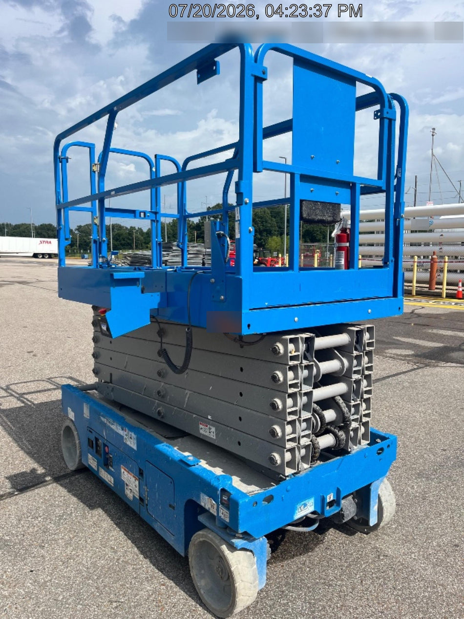 2019 Genie GS-4047 Folding rails with half height swing gate