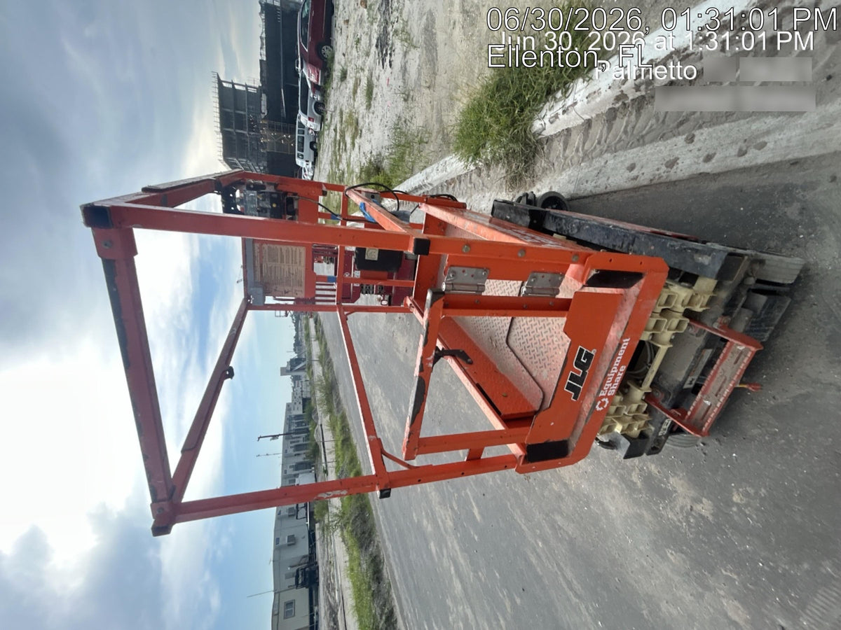 2022 JLG ES1330L