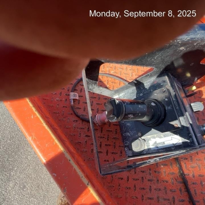 2021 JLG ES1932