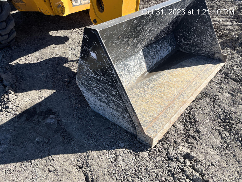 2016 SKYTRAK 70" Bucket, Telehandler 6k-7k