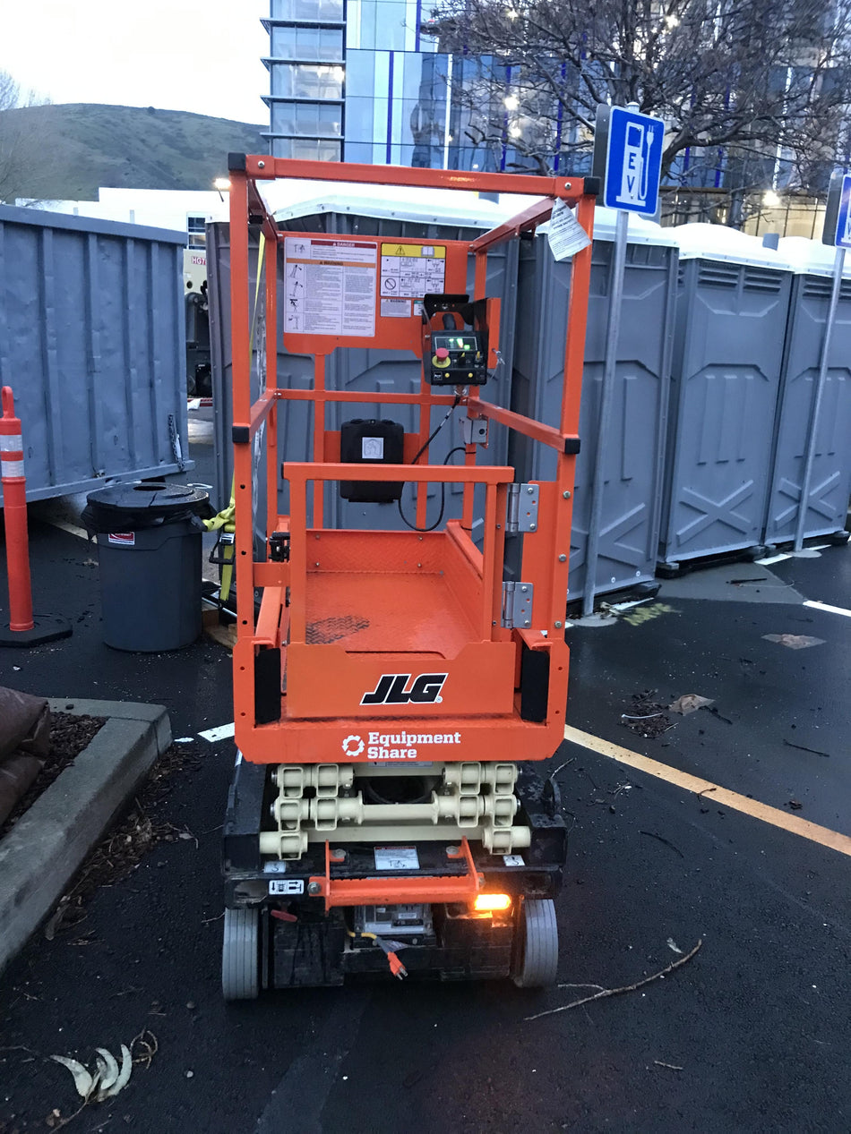 2022 JLG ES1330L