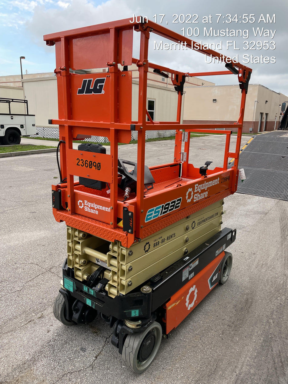 2022 JLG ES1932