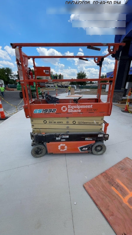 2022 JLG ES1932