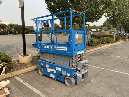 2020 Genie GS-1930 Solid Non Marking Tires, Beacon, Folding rails with half height swing gate, 800W Inverter