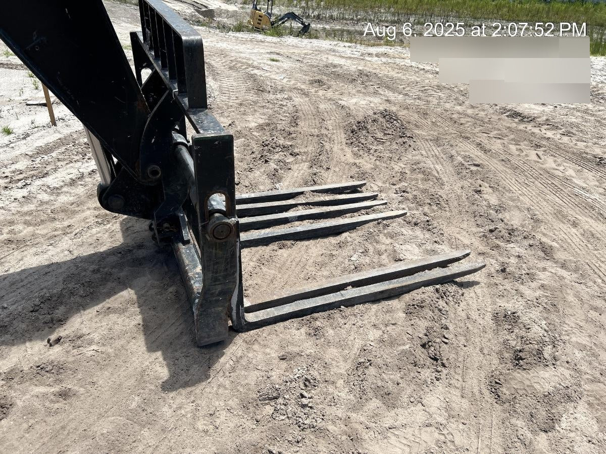 2022 SANY STH1056