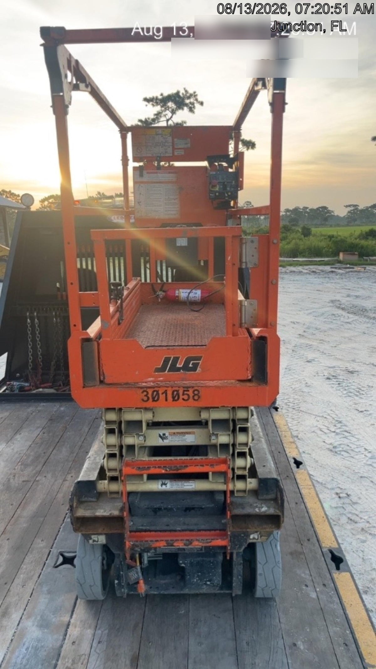 2023 JLG ES1932