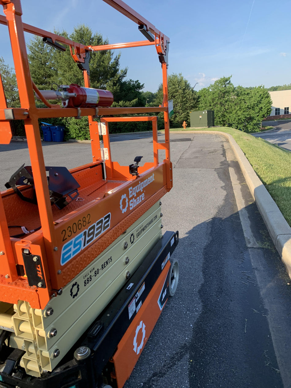 2022 JLG ES1932