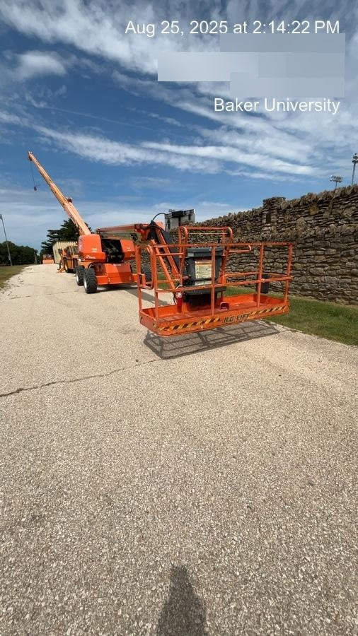 2022 JLG 660SJ