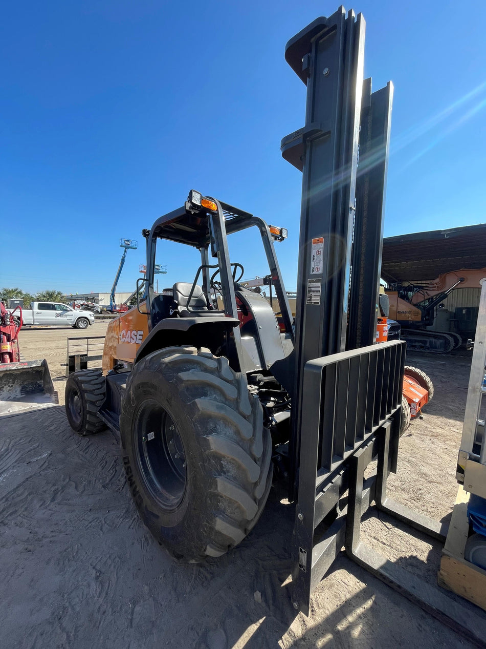 2023 CASE 588H