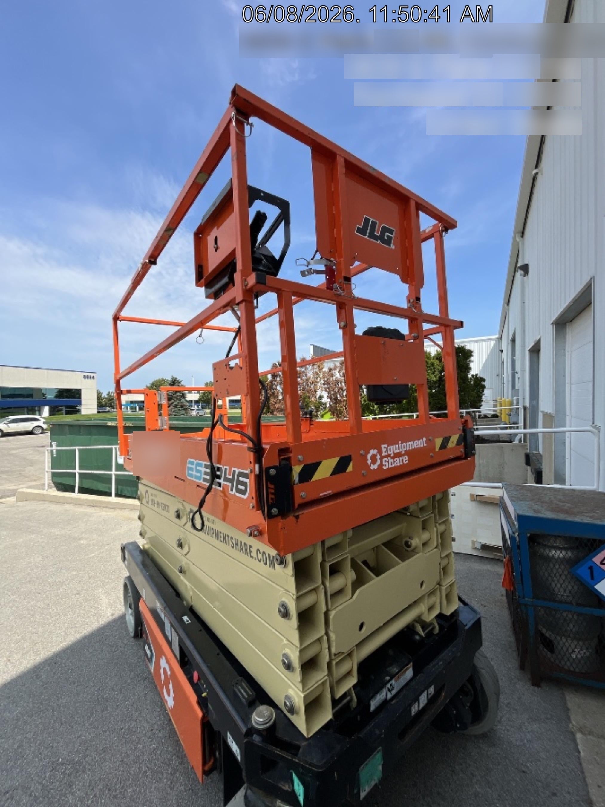 2022 JLG ES3246