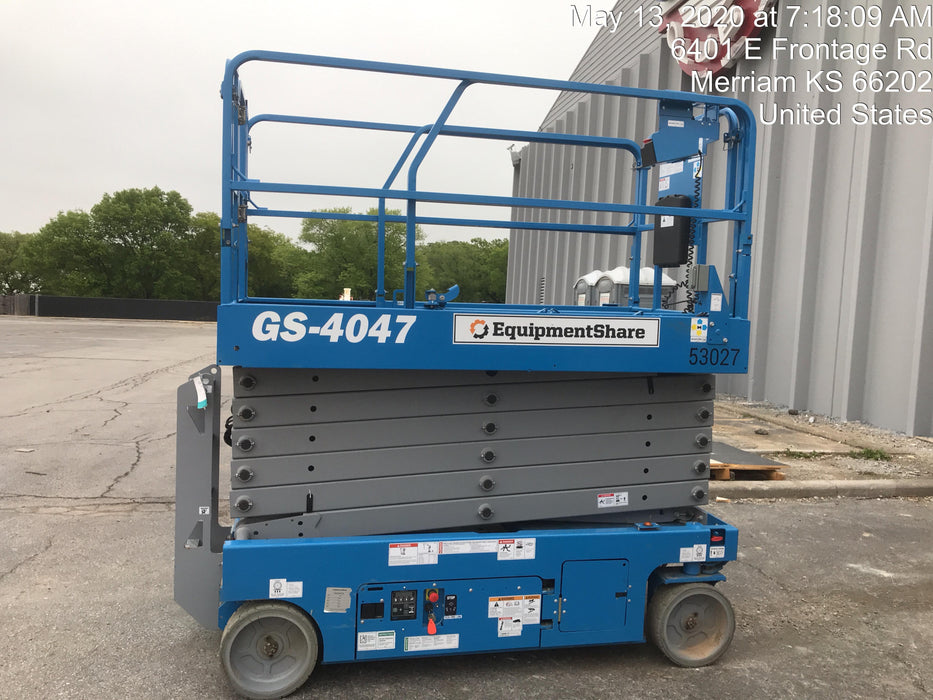 2019 Genie GS-4047 Folding rails with half height swing gate