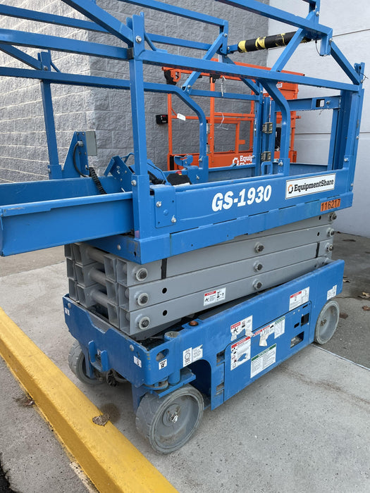 2020 Genie GS-1930 Solid Non Marking Tires, Beacon, Folding rails with half height swing gate