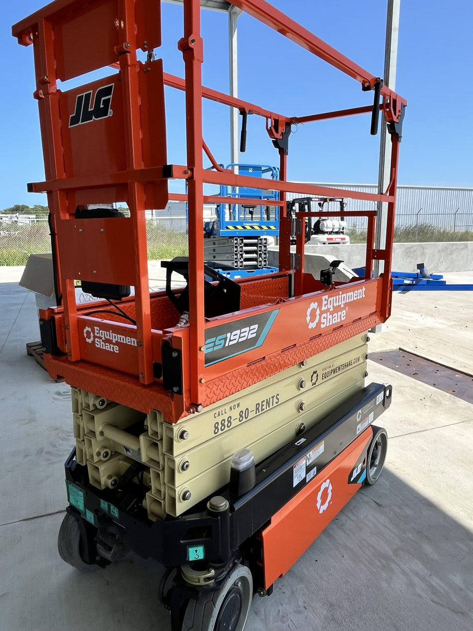 2025 JLG ES1932