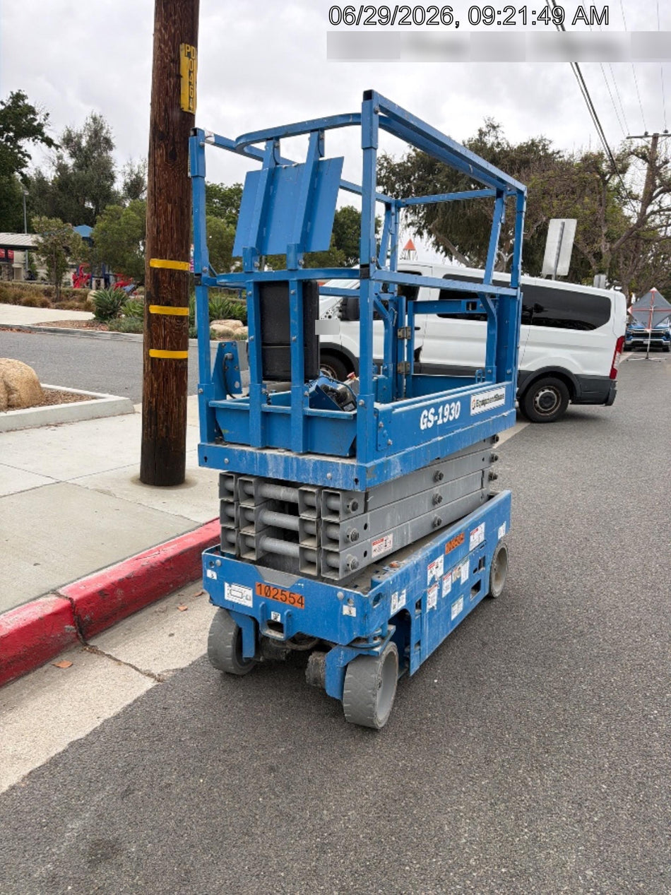 2020 Genie GS-1930 Solid Non Marking Tires, Beacon, Folding rails with half height swing gate, 800W Inverter