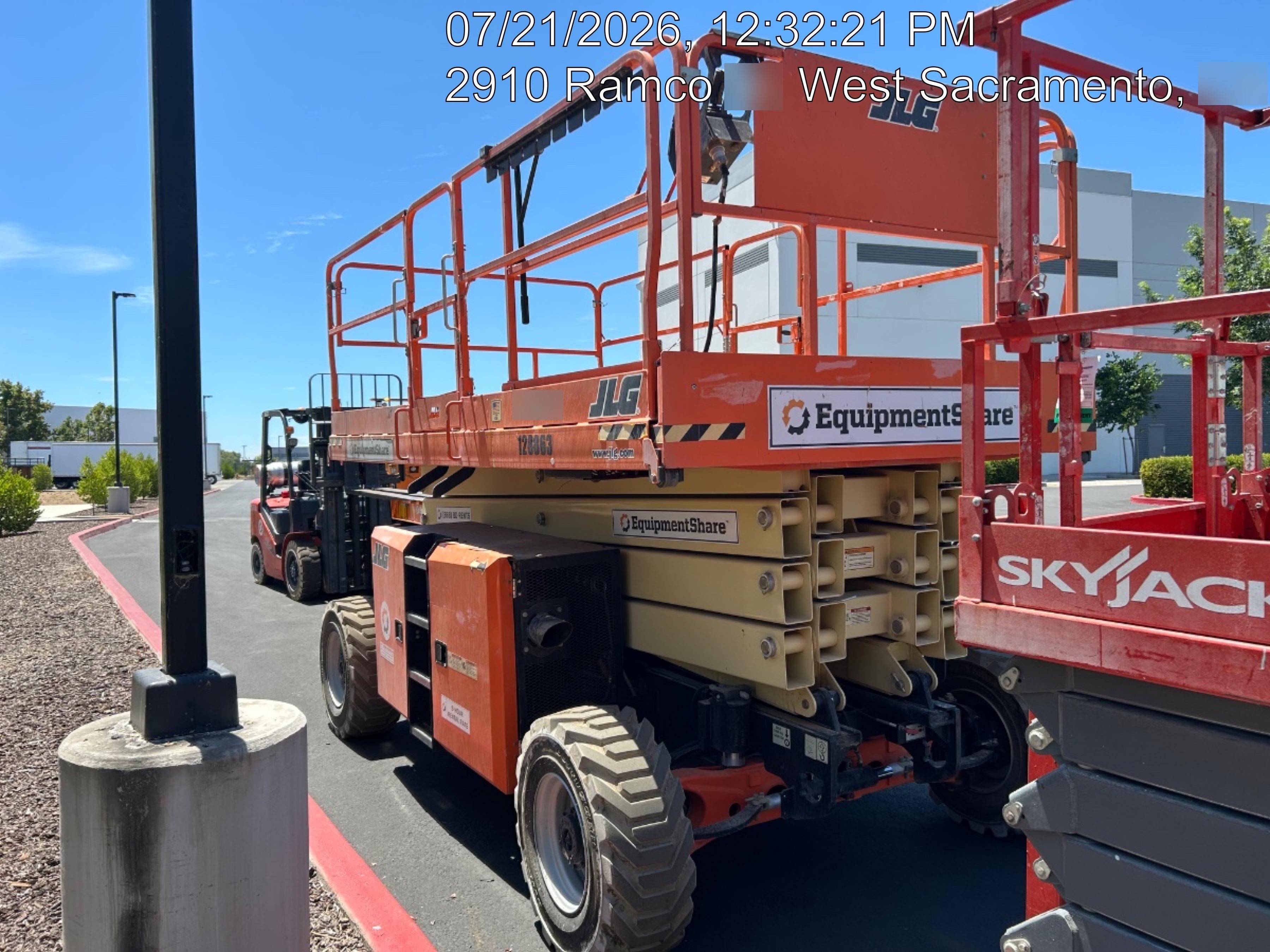 2021 JLG 430LRT