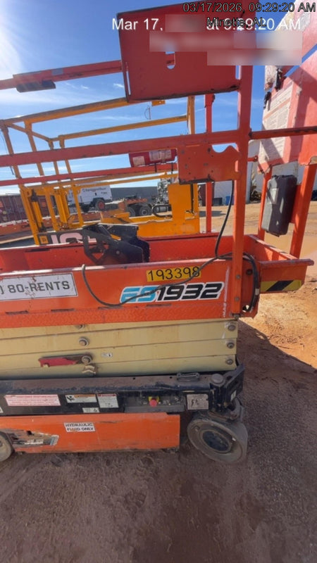 2021 JLG ES1932
