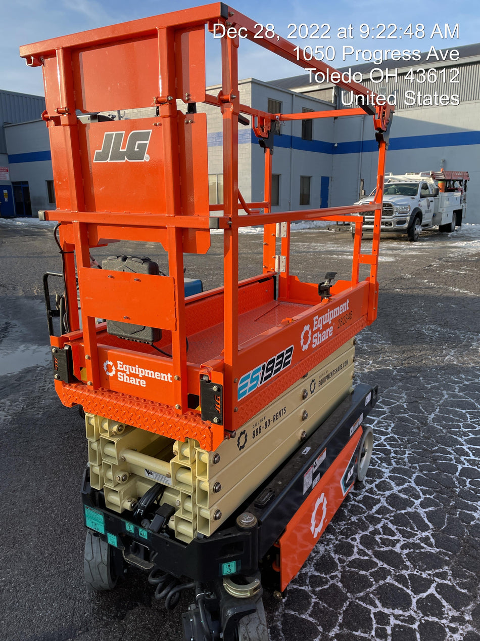 2022 JLG ES1932