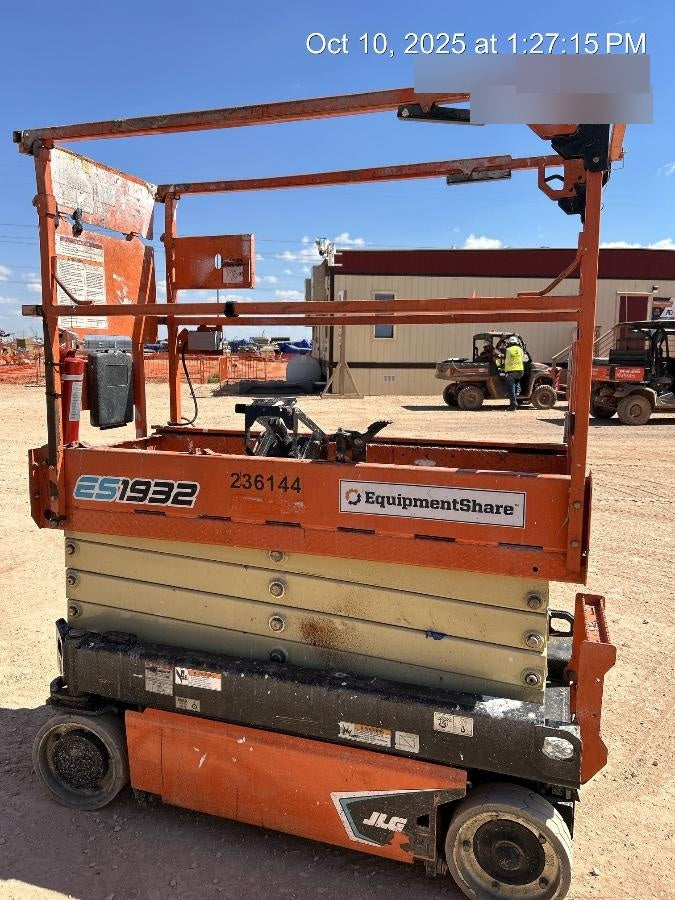 2022 JLG ES1932