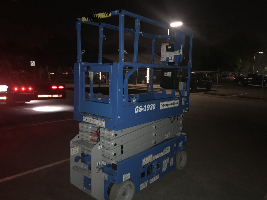 2020 Genie GS-1930 Solid Non Marking Tires, Beacon, Folding rails with half height swing gate, 800W Inverter