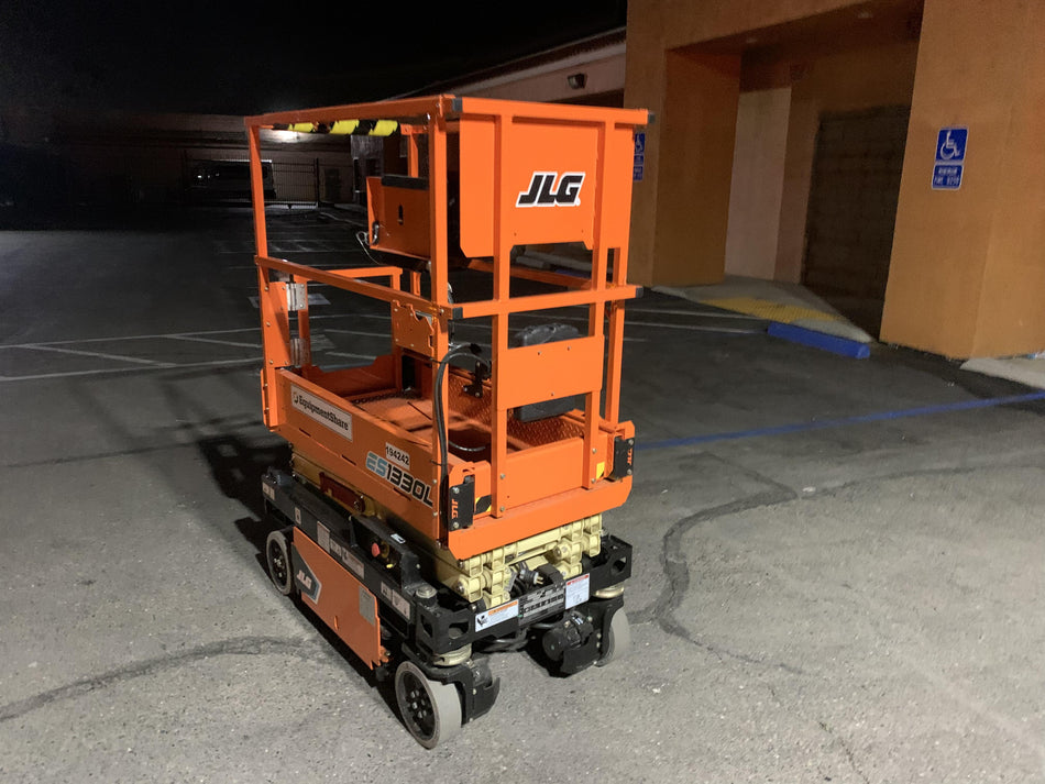2021 JLG ES1330L