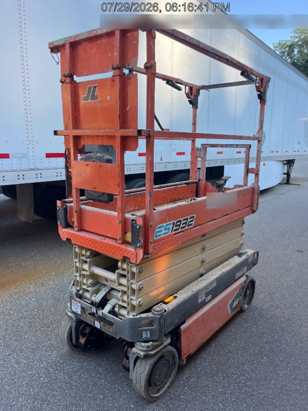 2022 JLG ES1932