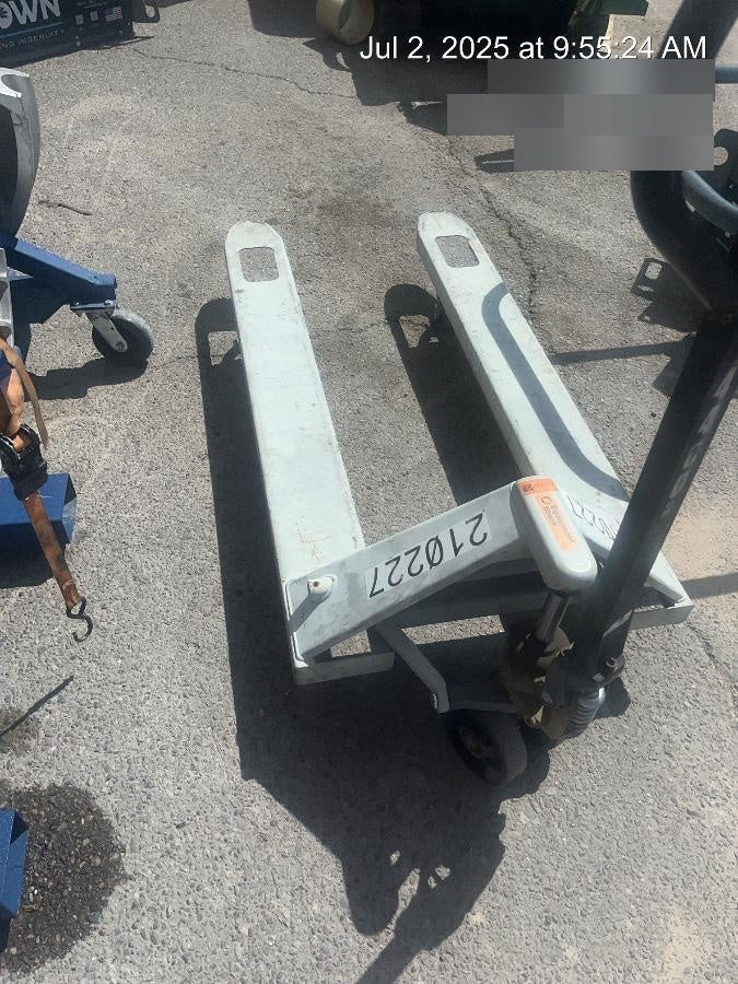 2022 STRONGWAY 4400 lb Pallet Jack